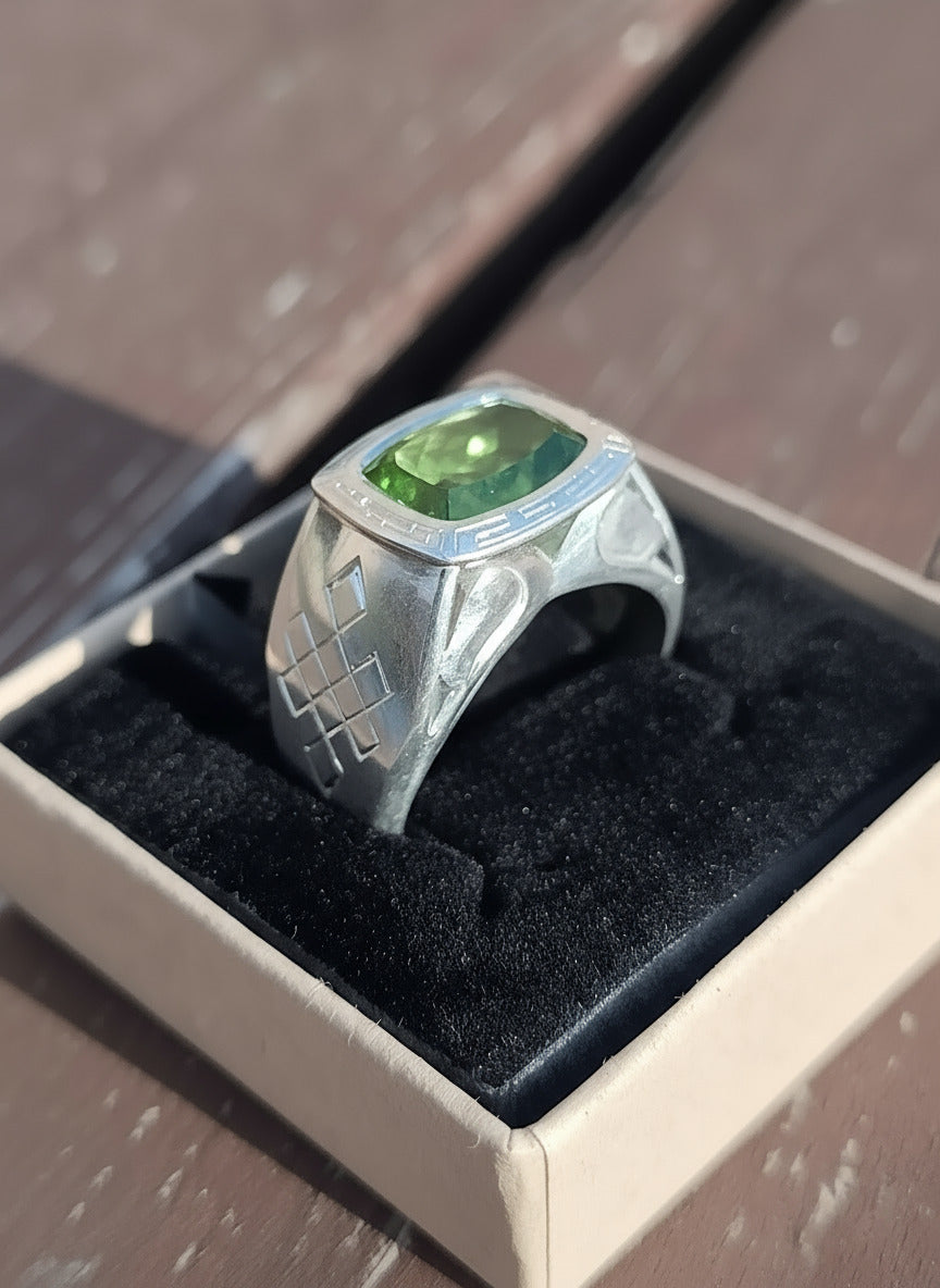 Noble Horse ring w/ Peridot